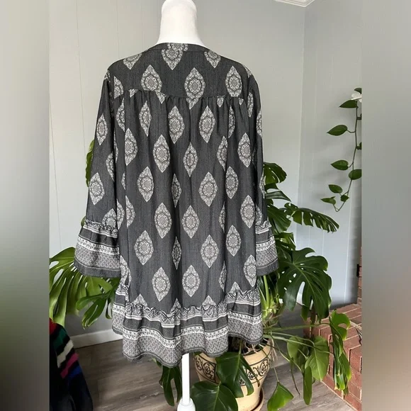 🛍️Kim Rogers ruffle sleeve blouse size 1X excellent condition - Picture 2 of 8